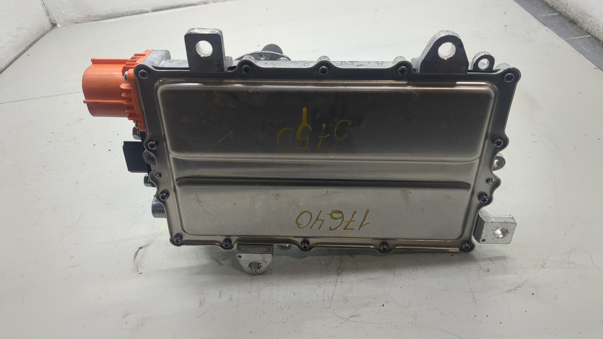 Преобразователь напряжения (адаптер)