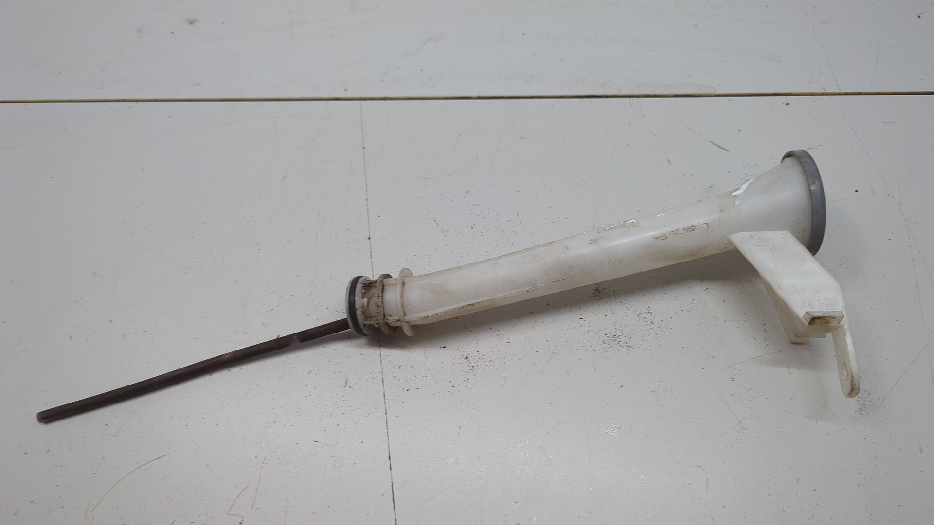 Горловина бачка омывателя