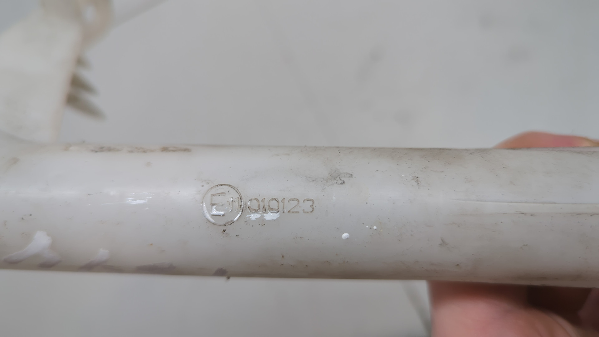 Горловина бачка омывателя