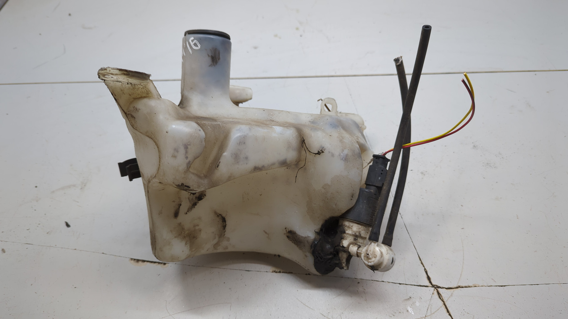 Бачок омывателя лобового стекла