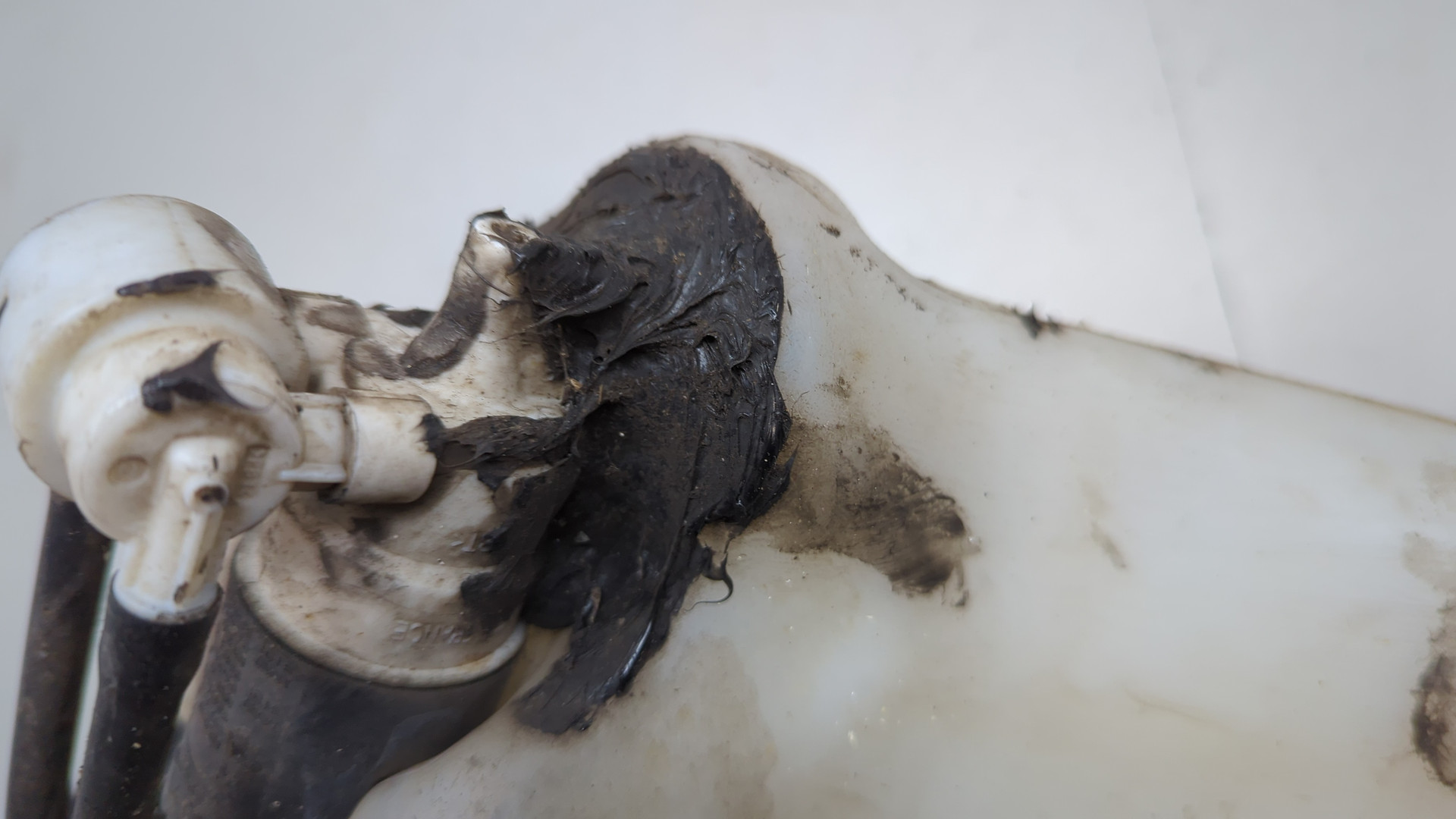 Бачок омывателя лобового стекла