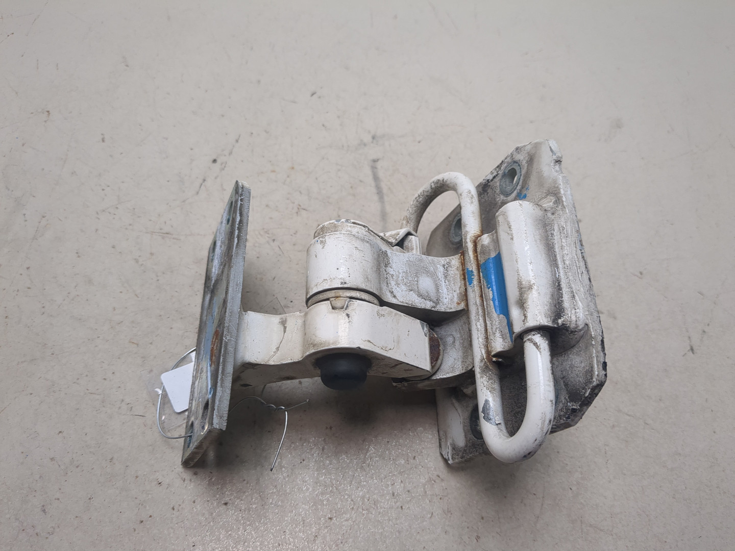 Петля двери