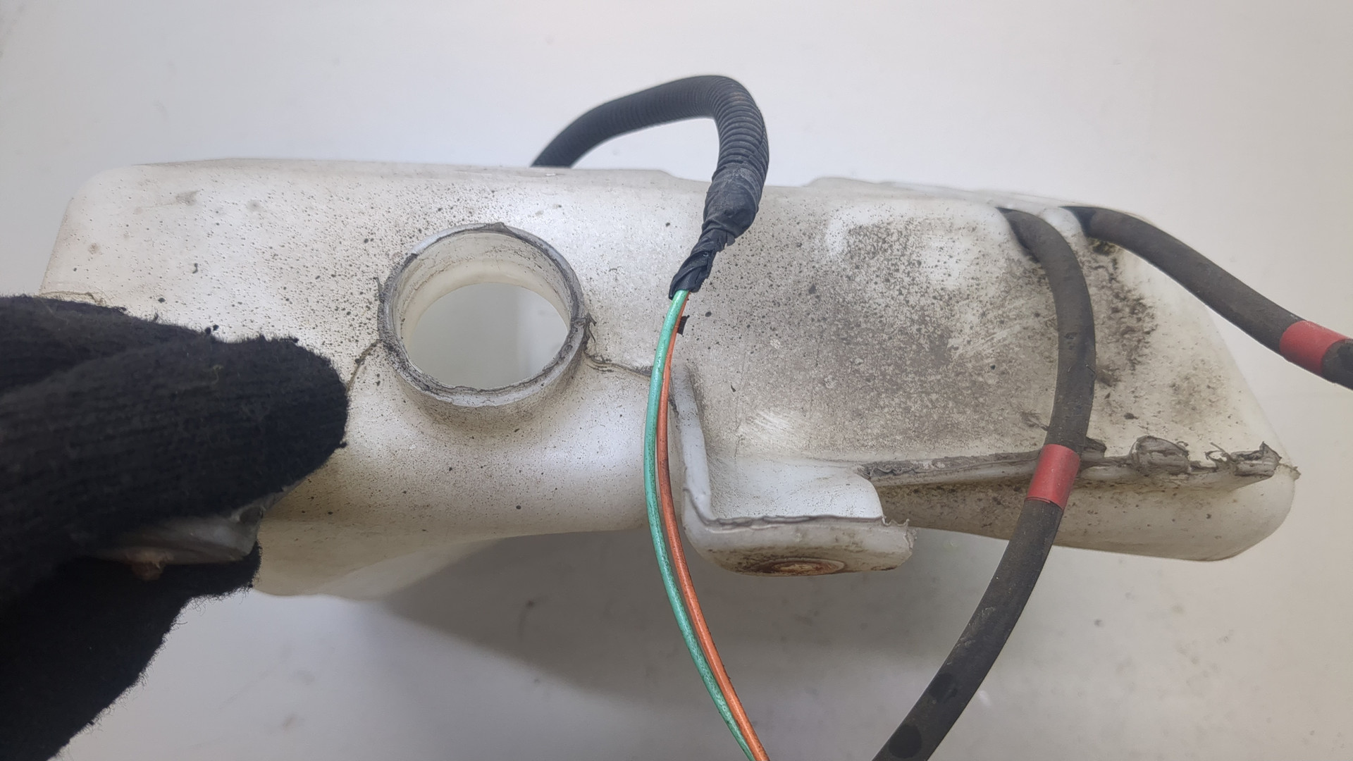 Бачок омывателя лобового стекла