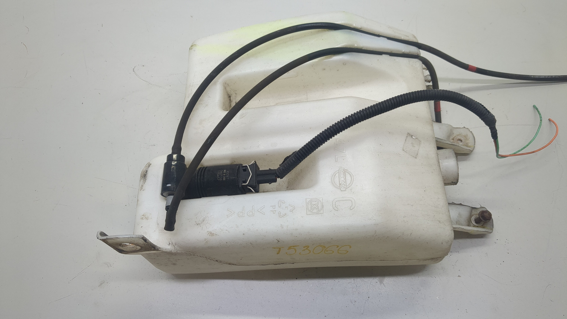 Бачок омывателя лобового стекла