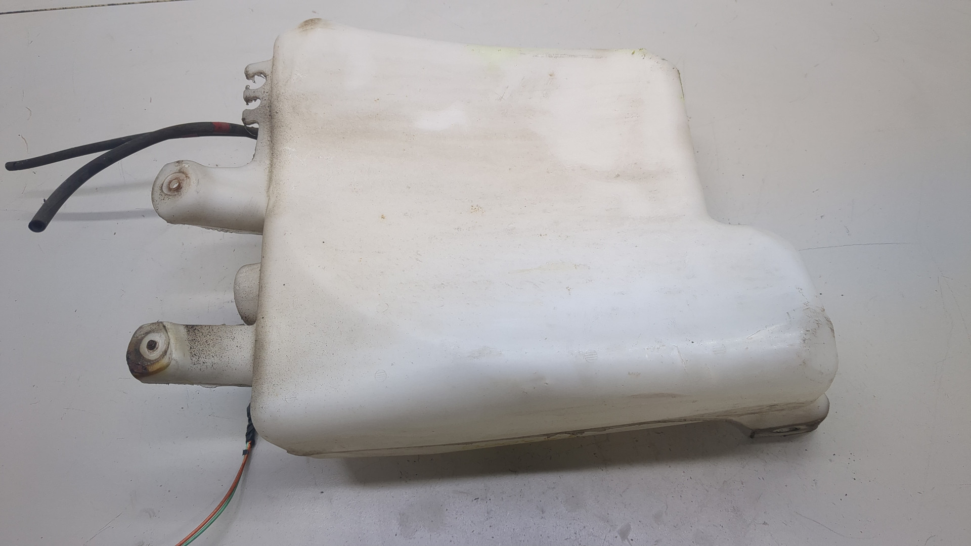 Бачок омывателя лобового стекла