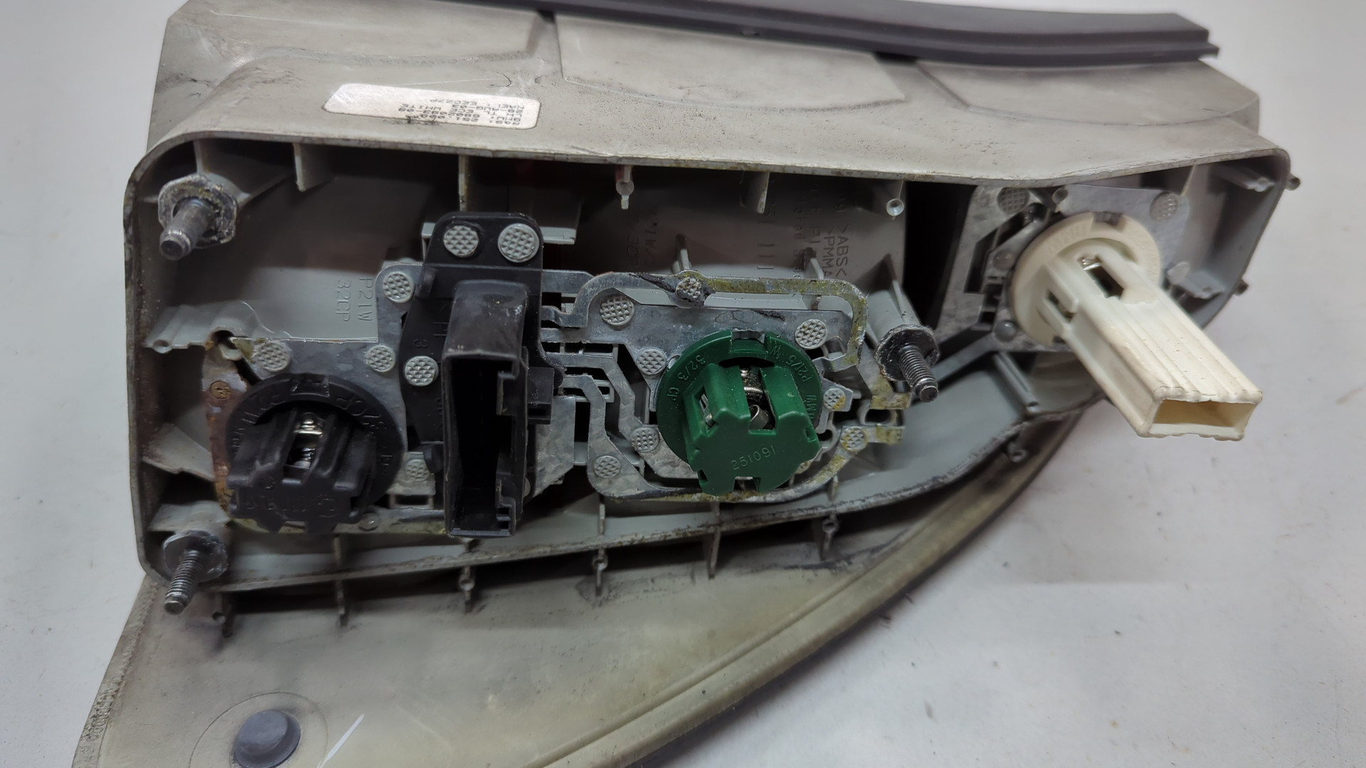 Фонарь задний левый