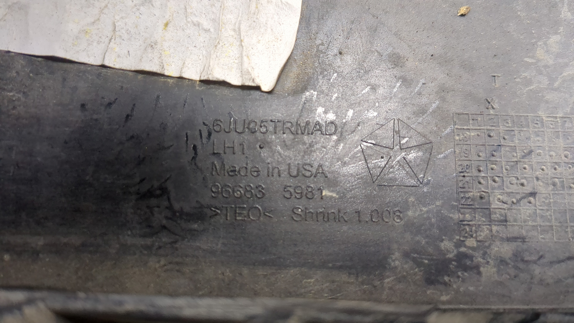 Молдинг заднего бампера левый