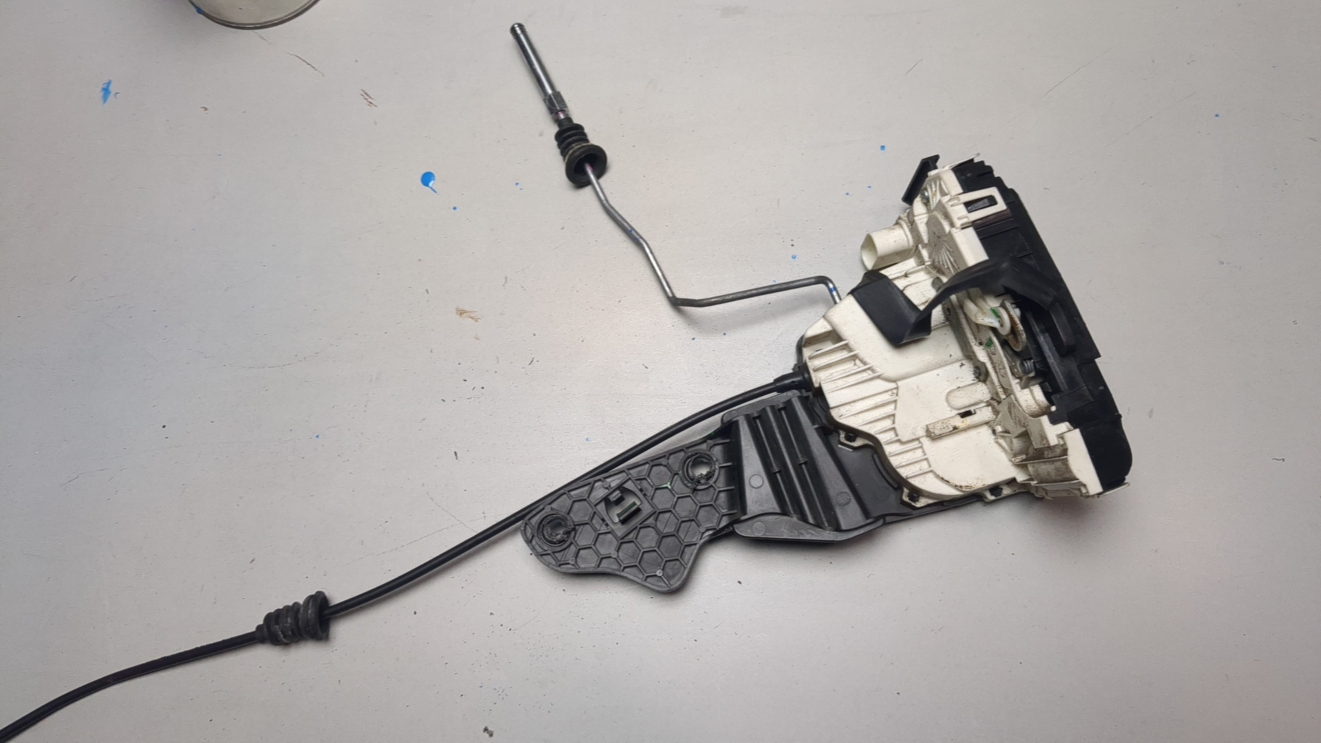 Замок двери задней левой