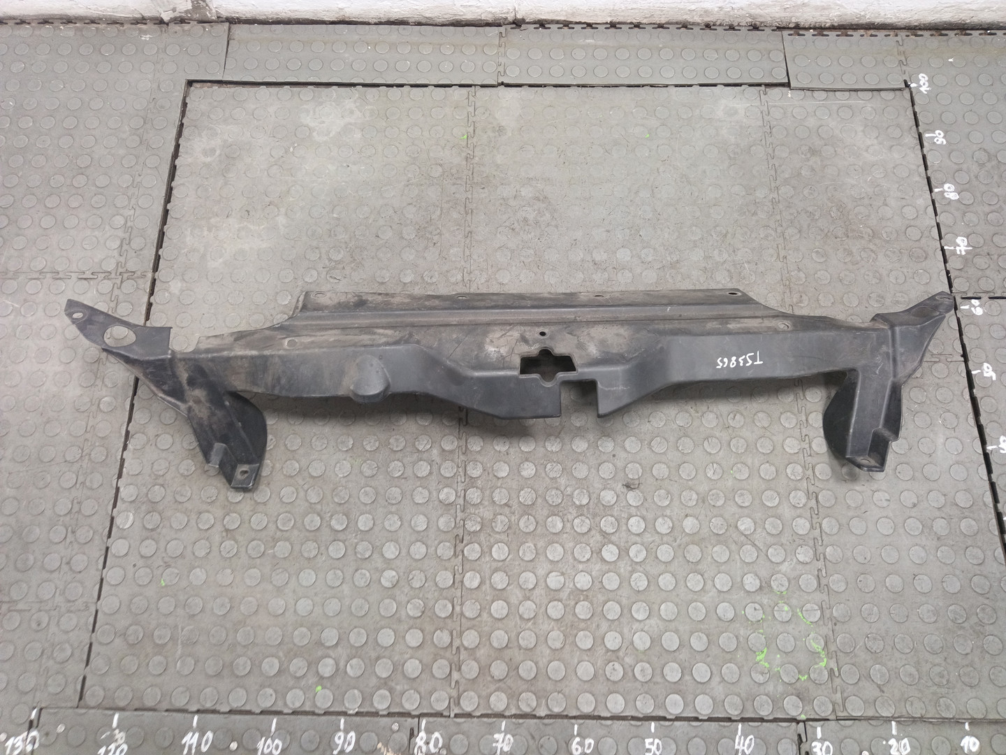 Кожух замка капота