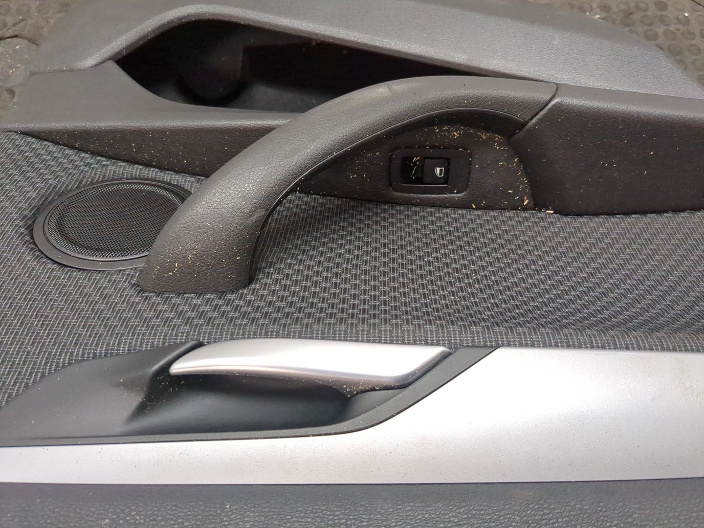 Дверь задняя левая