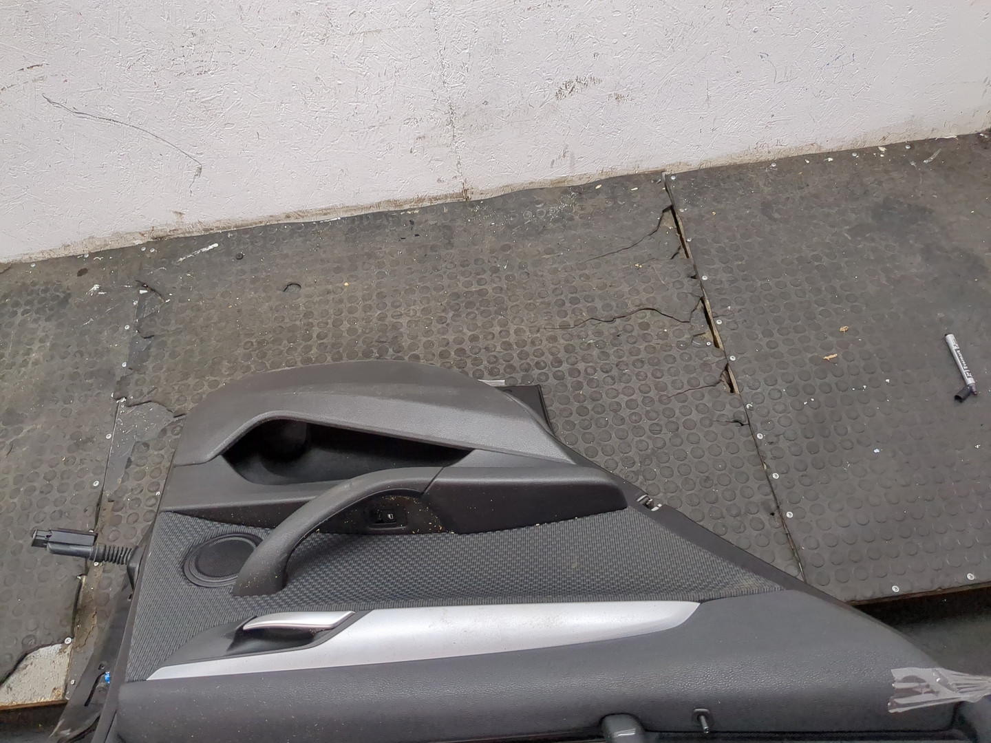 Дверь задняя левая