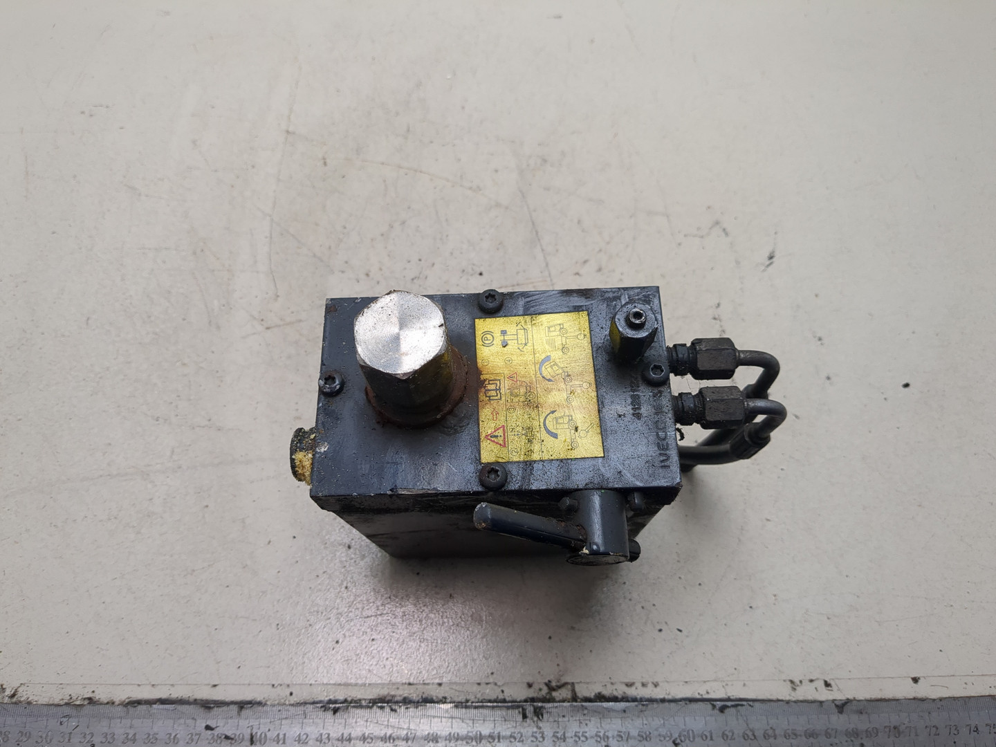 Насос подъема кабины