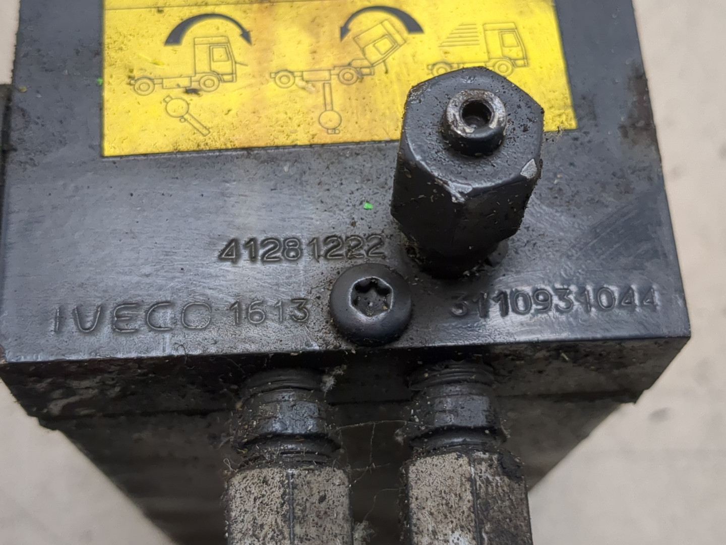 Насос подъема кабины