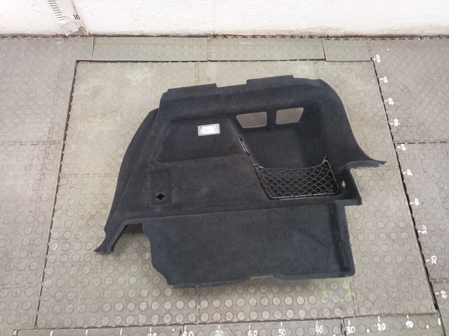 Обшивка багажника