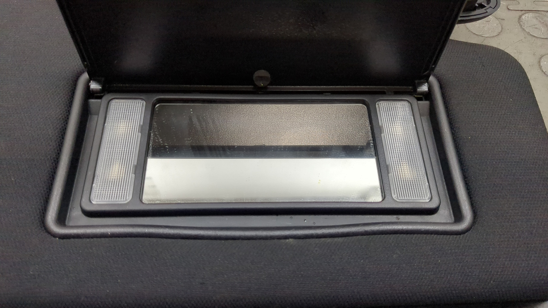 Козырек солнцезащитный