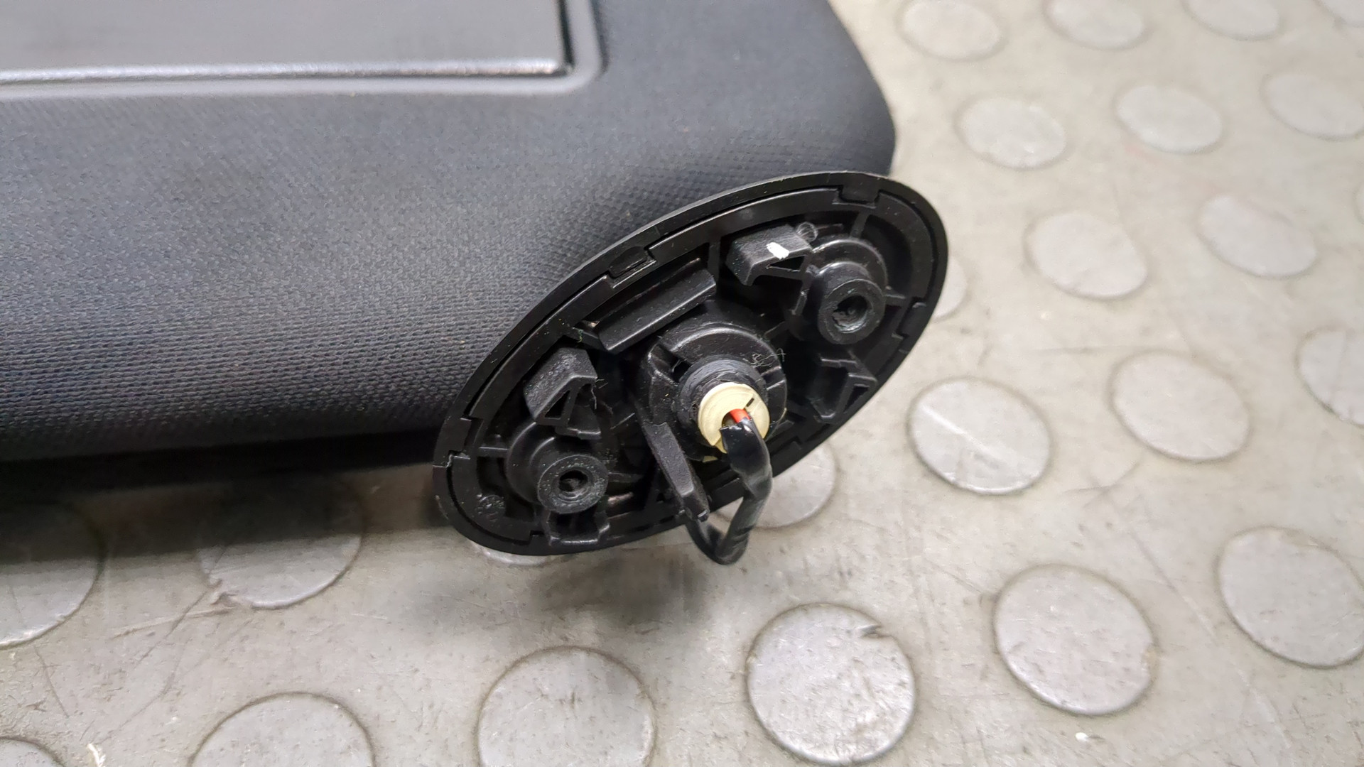 Козырек солнцезащитный