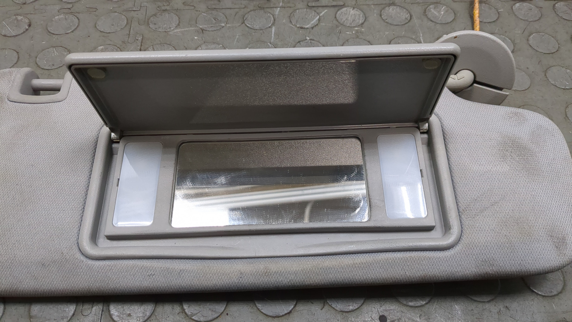 Козырек солнцезащитный