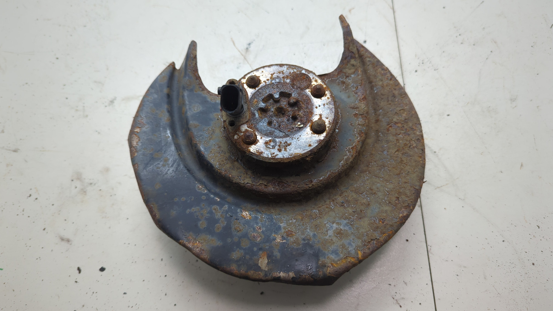 Кулак поворотный задний правый