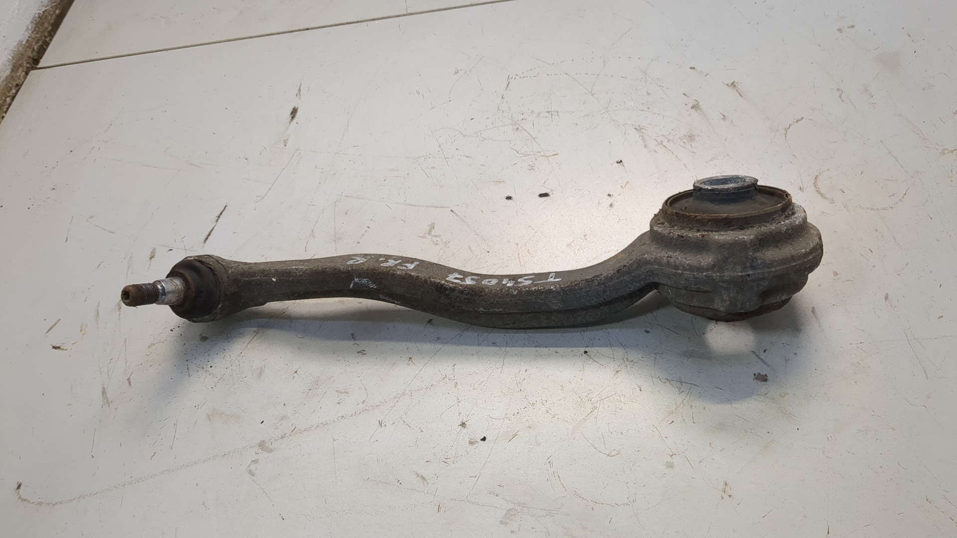 Рычаг передний правый