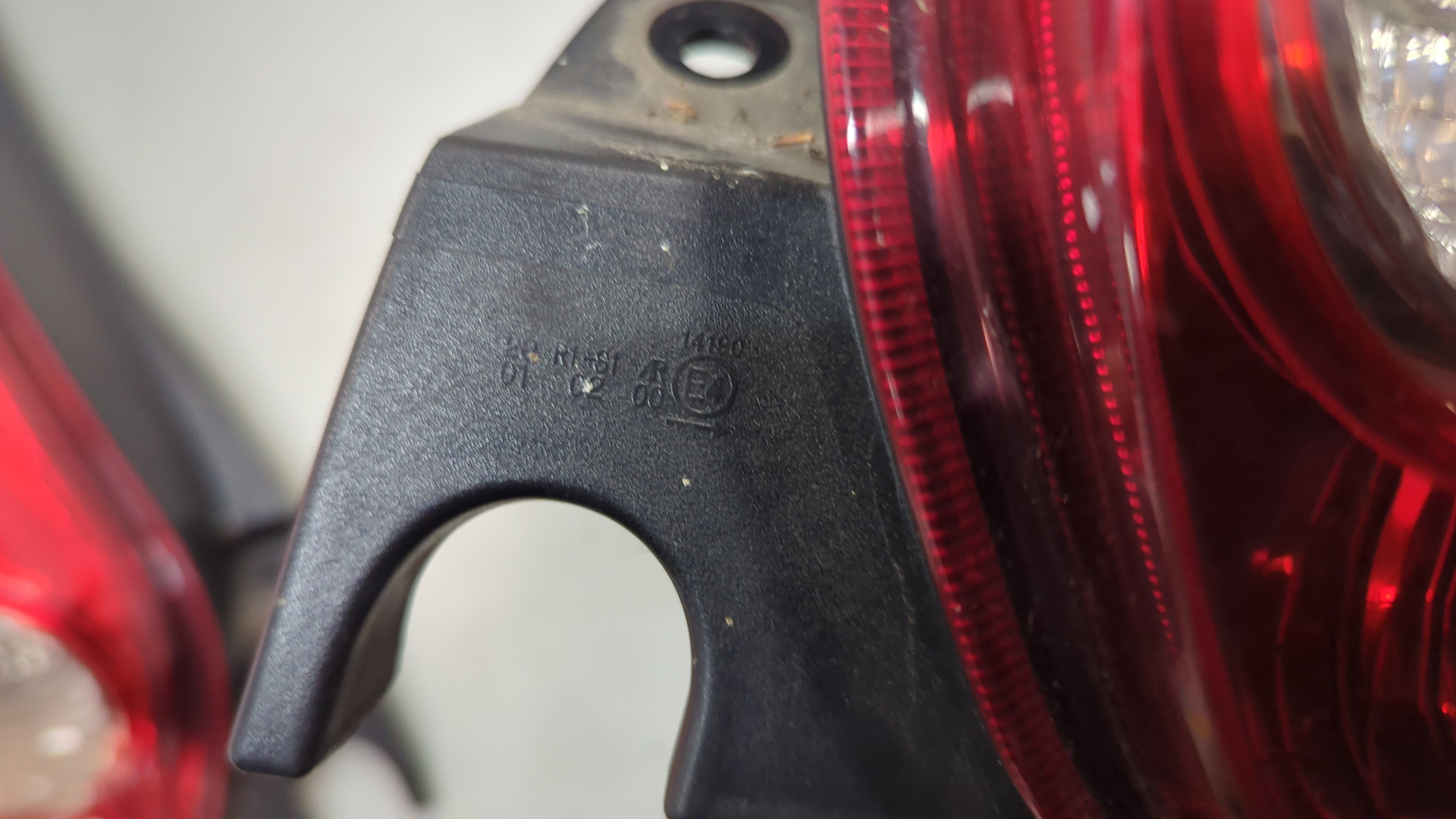 Фонарь задний правый