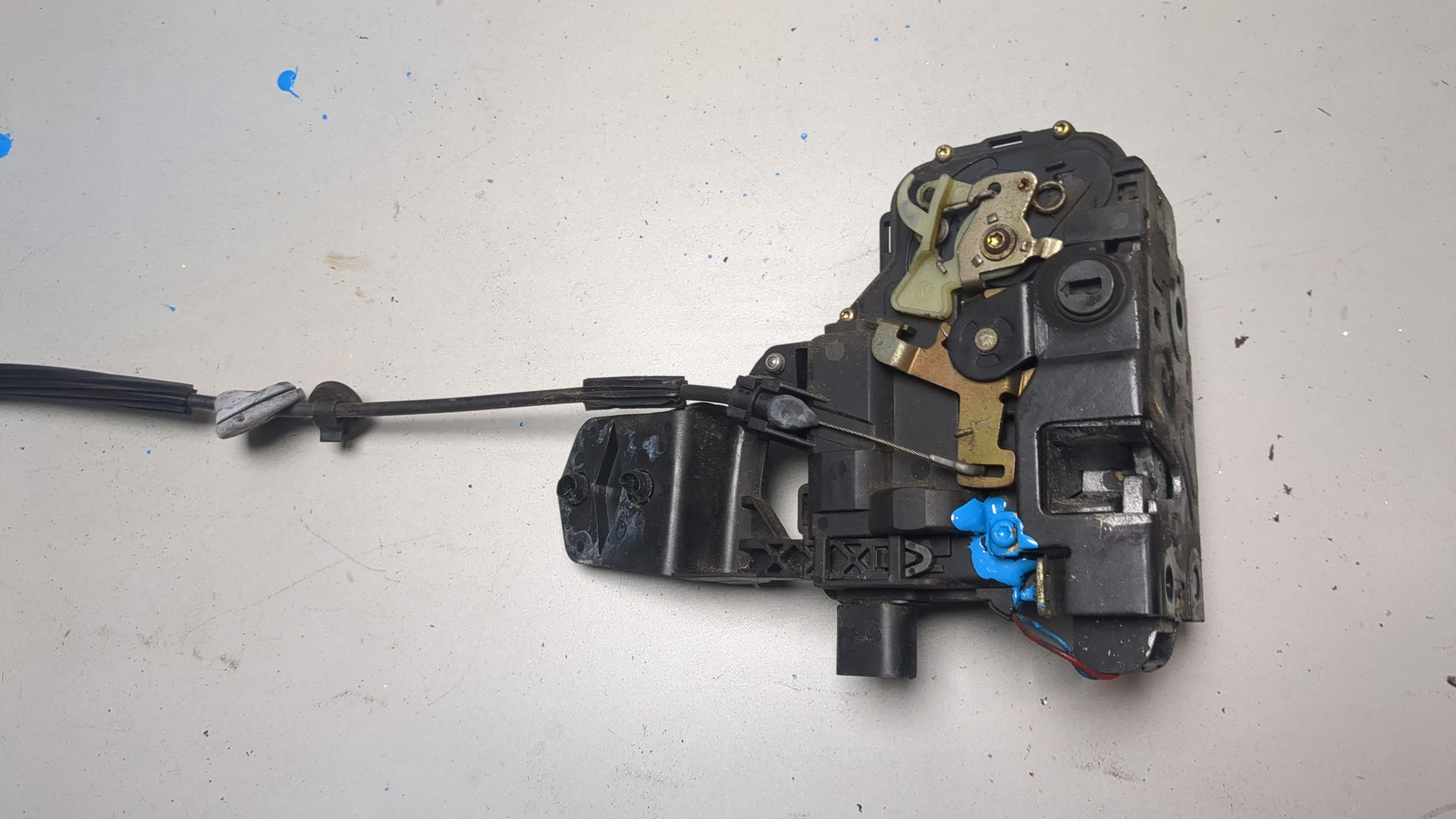 Замок двери задней правой