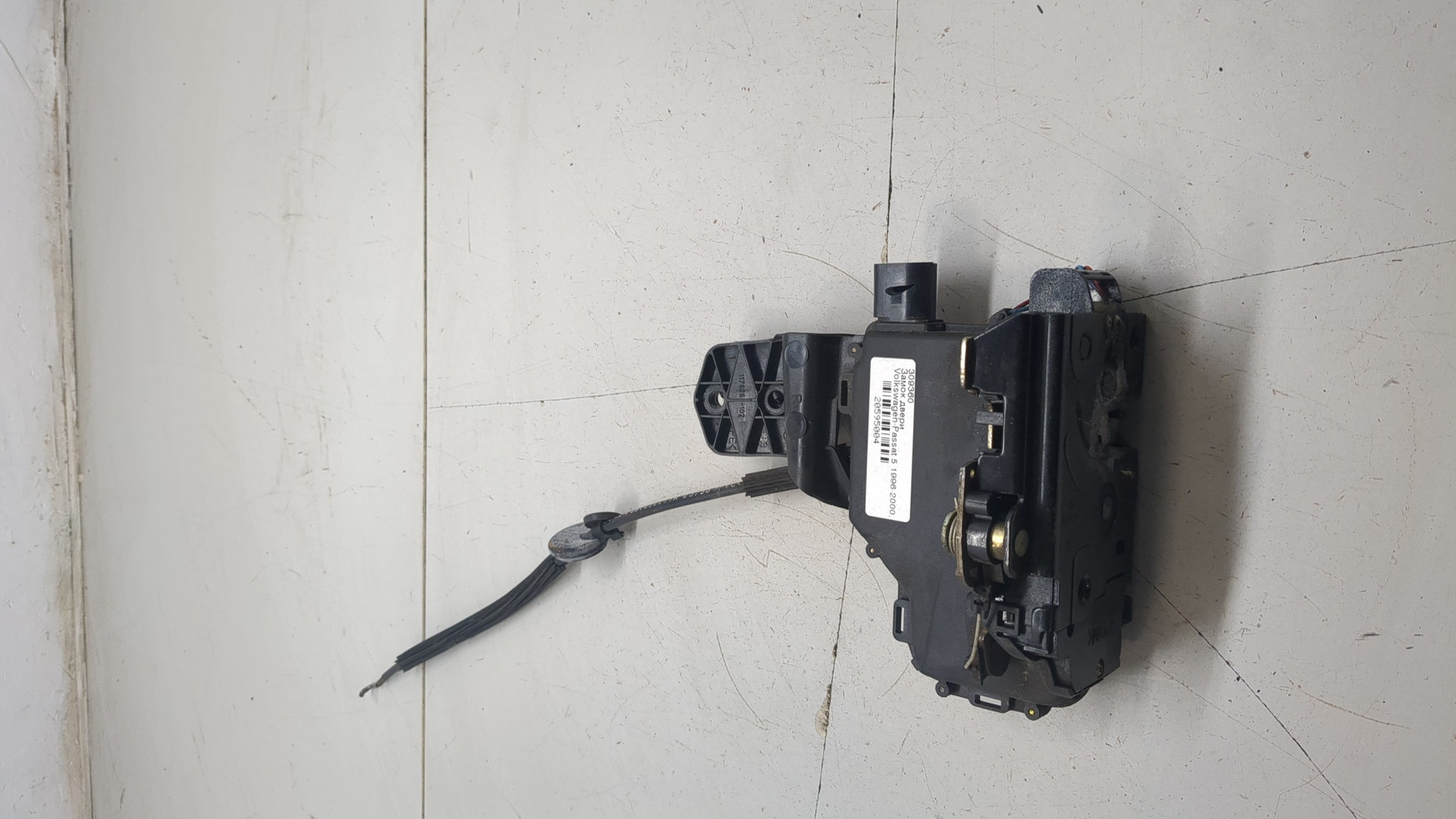 Замок двери задней правой