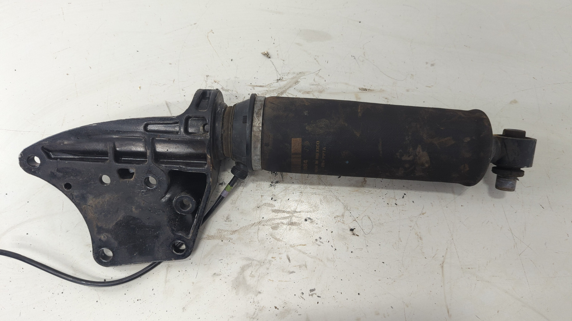 Амортизатор кабины