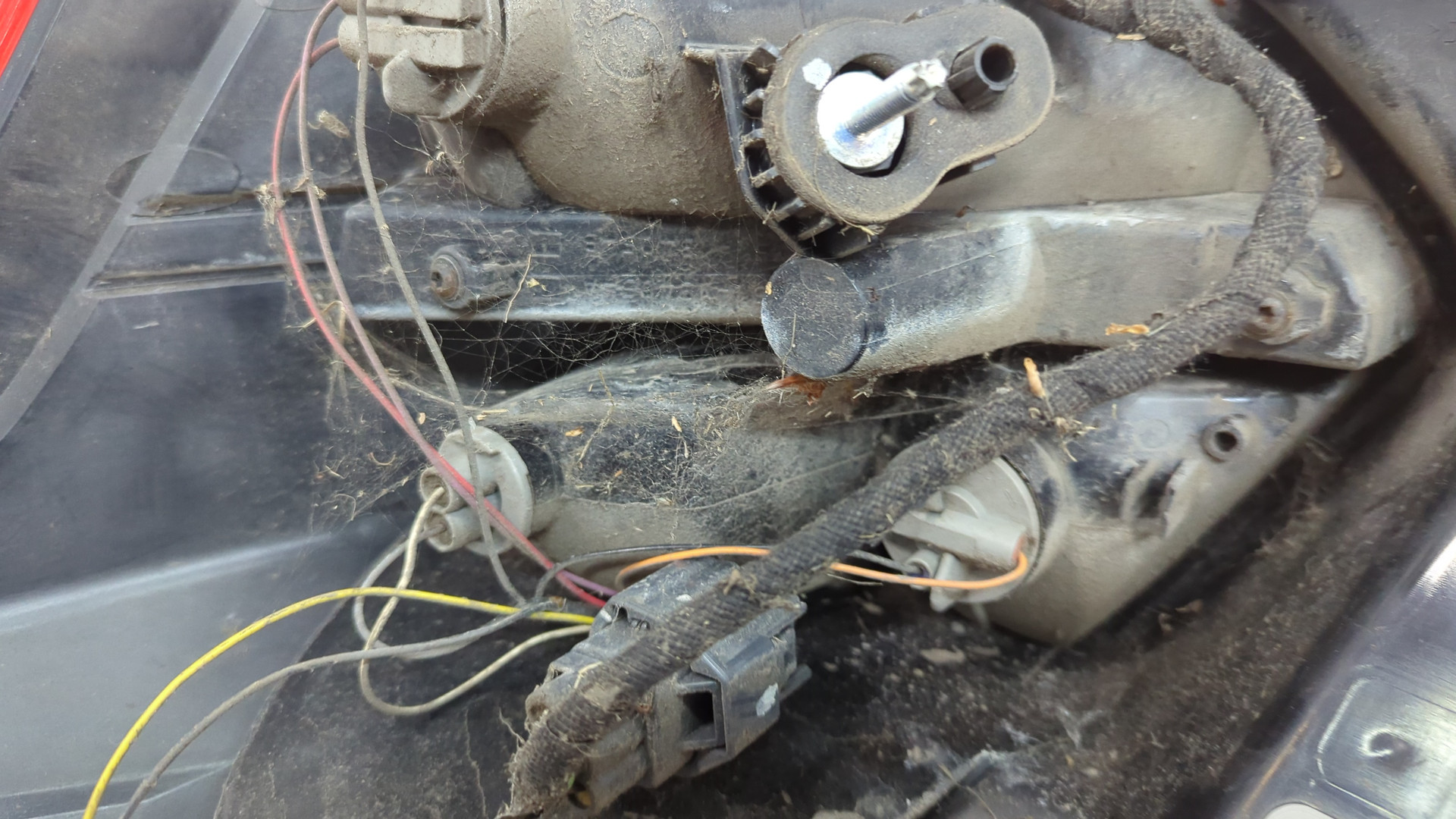 Фонарь задний левый