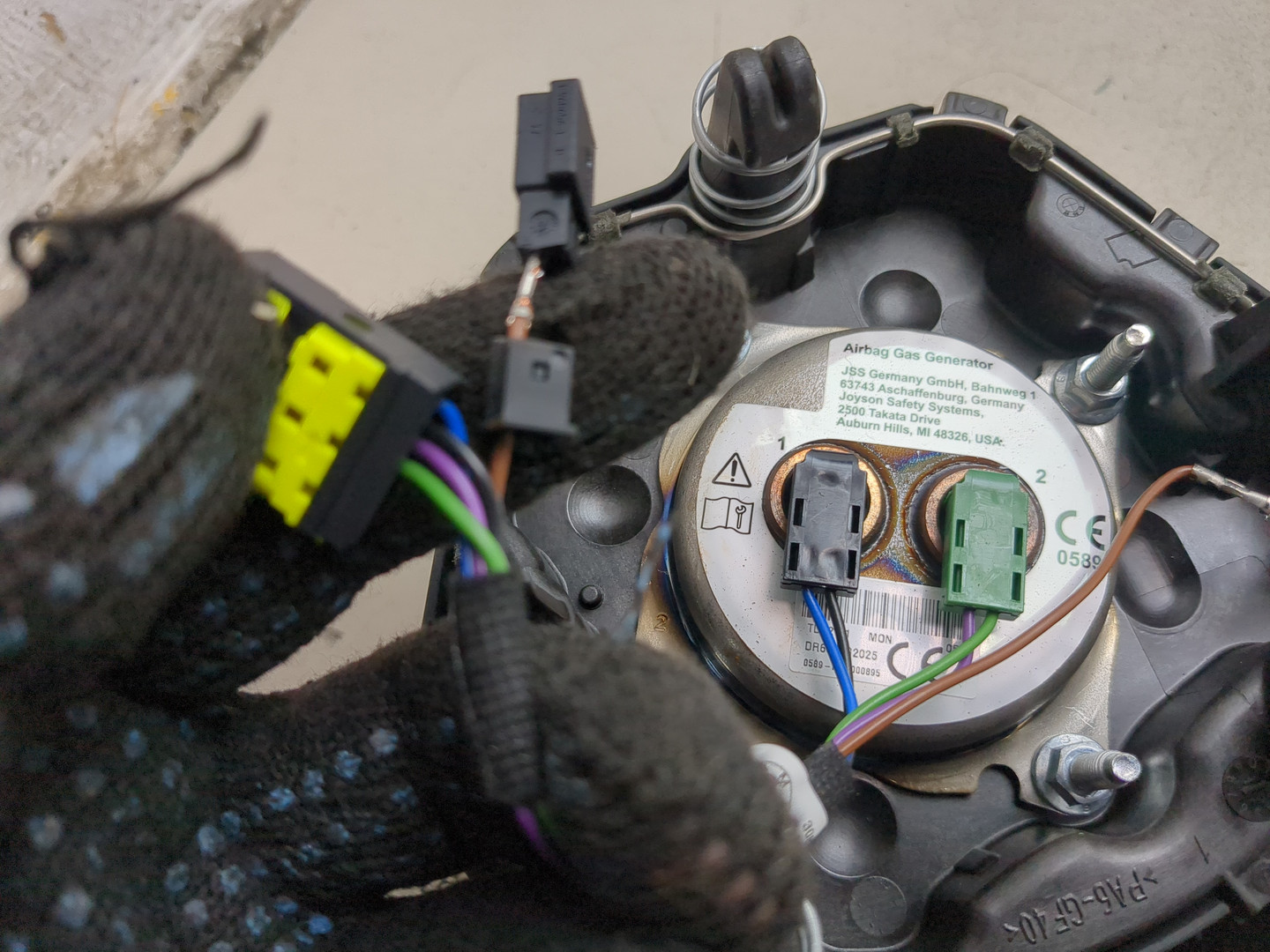 Подушка безопасности в рулевое колесо