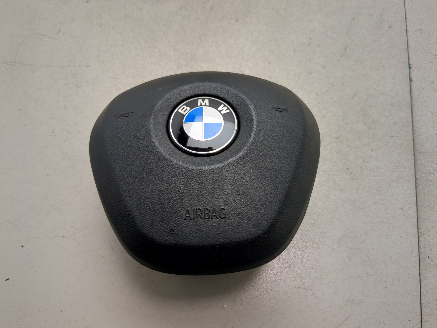 Подушка безопасности в рулевое колесо