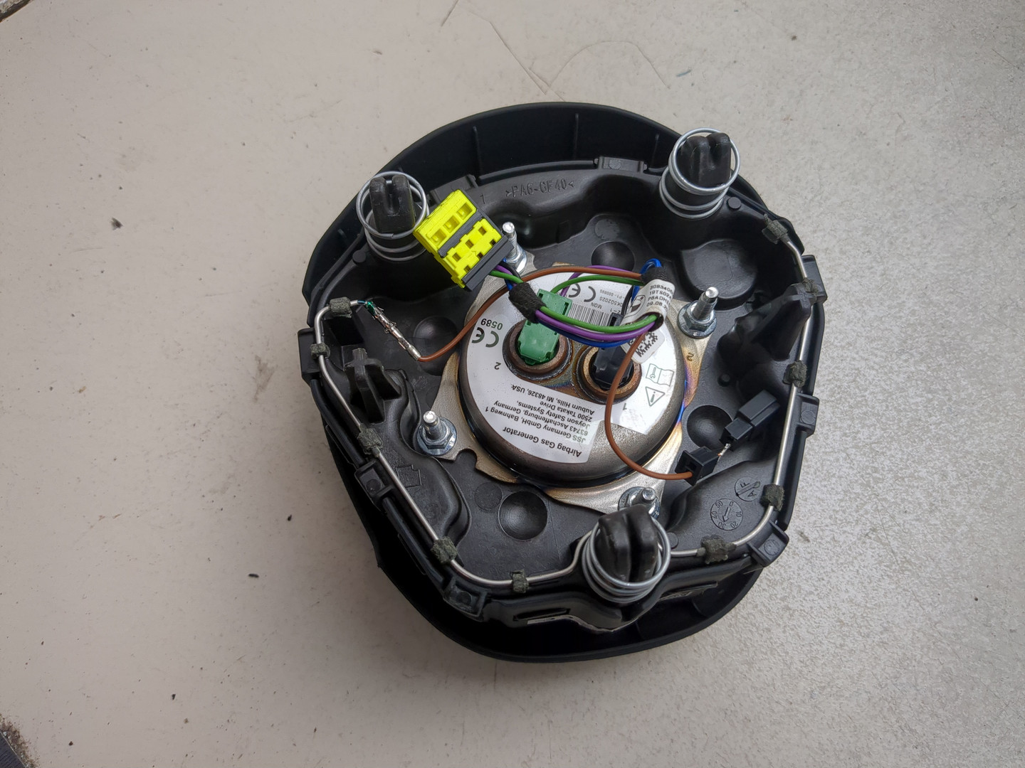 Подушка безопасности в рулевое колесо