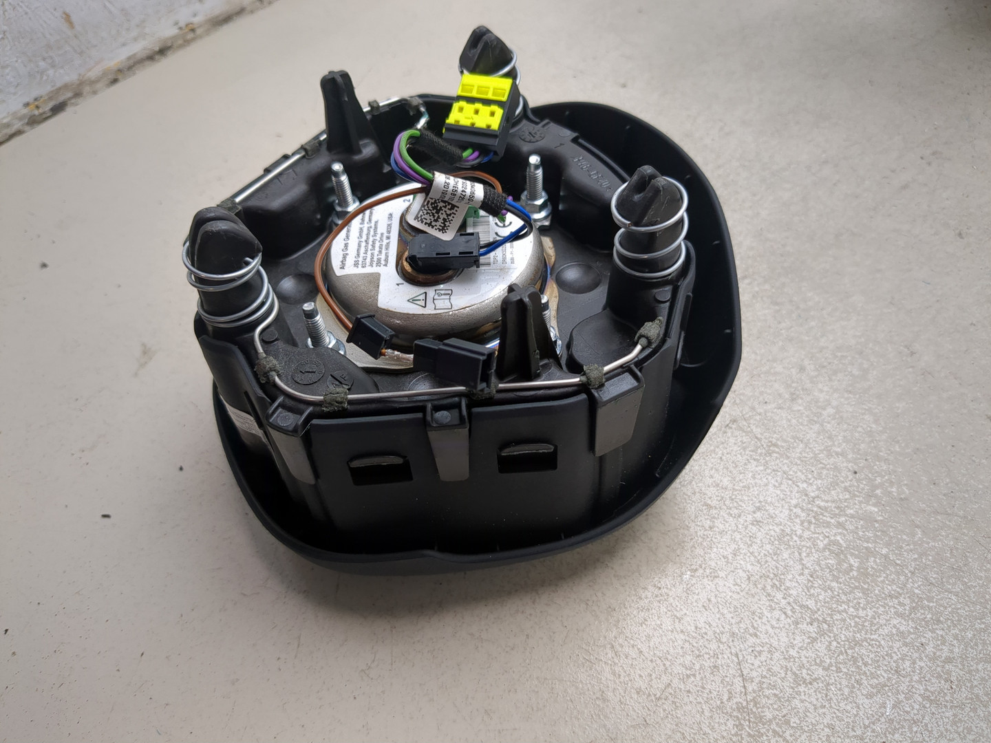 Подушка безопасности в рулевое колесо