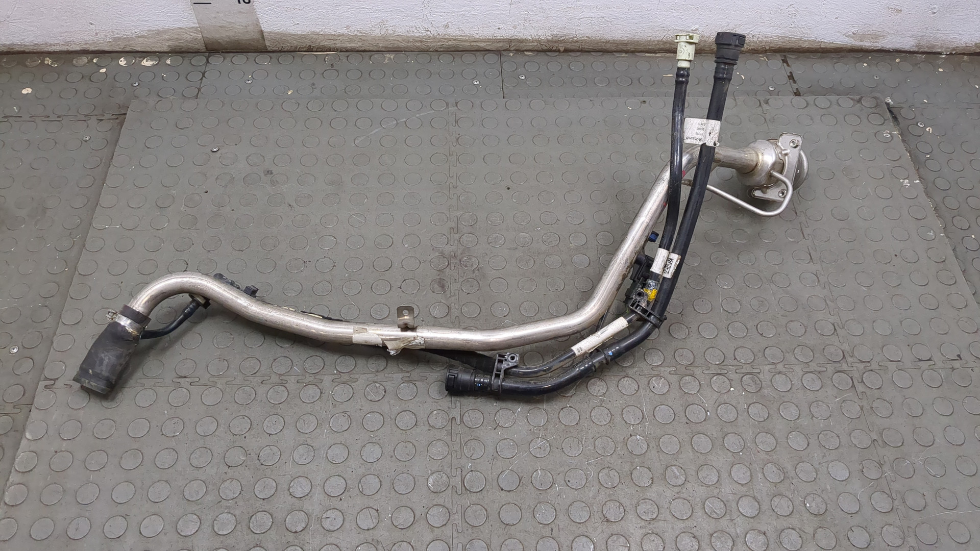 Горловина топливного бака