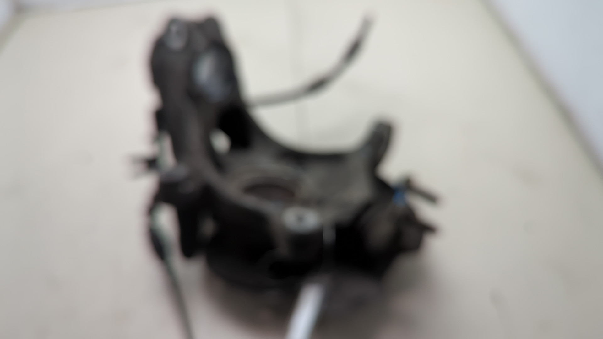 Кулак поворотный передний правый