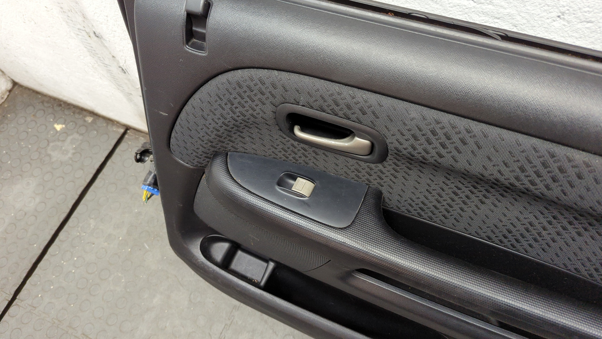 Дверь задняя правая