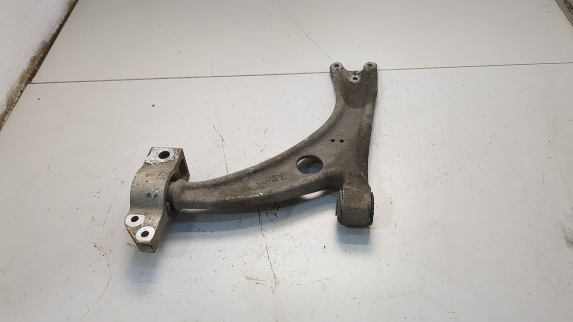 Рычаг передний