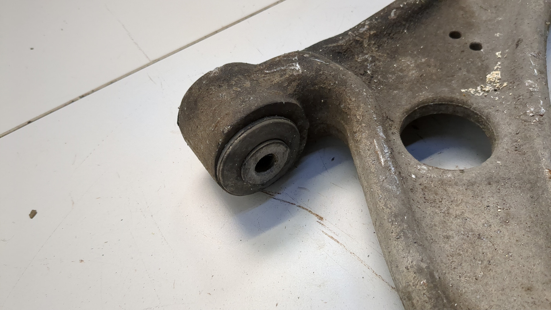 Рычаг передний