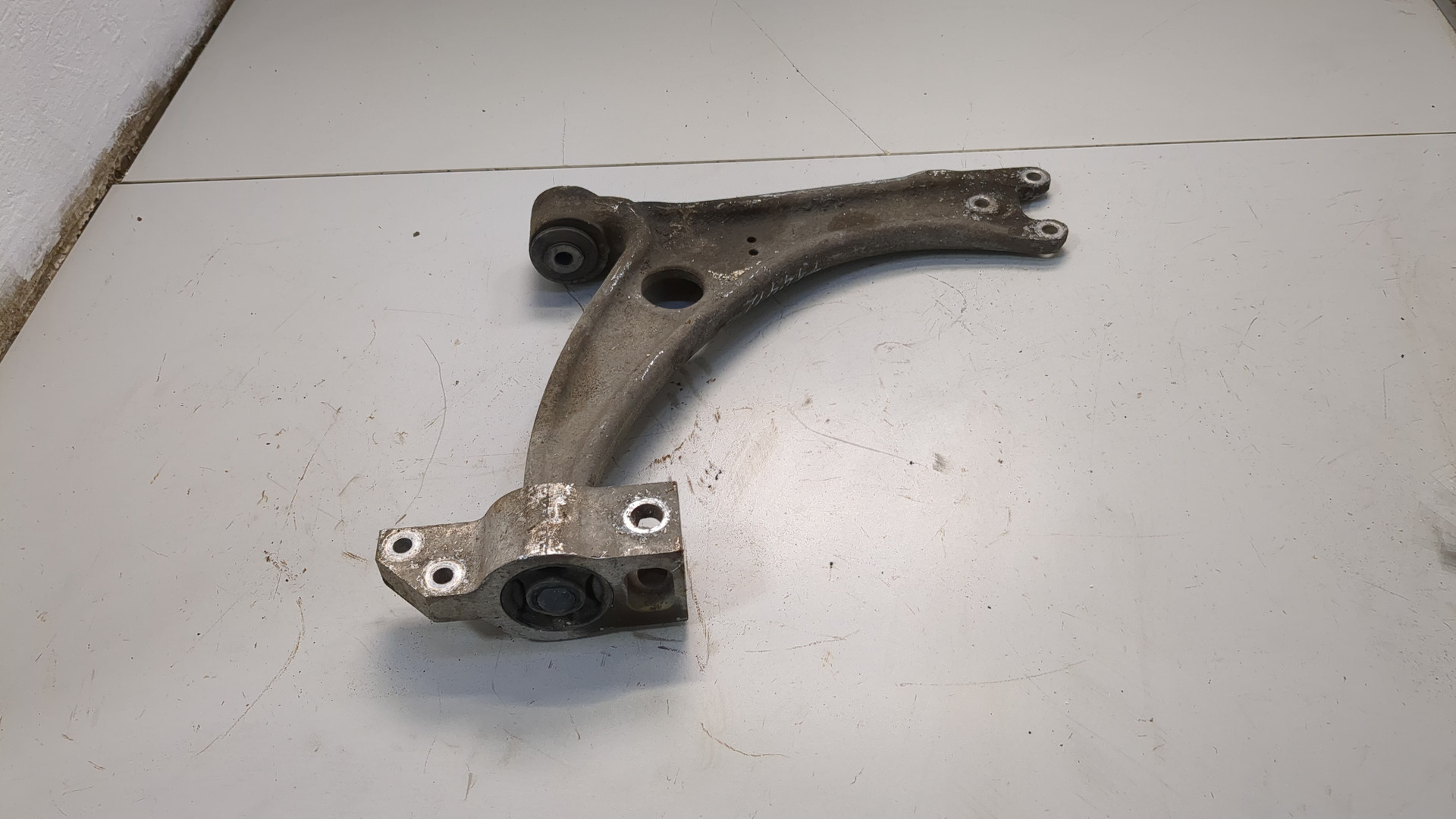 Рычаг передний