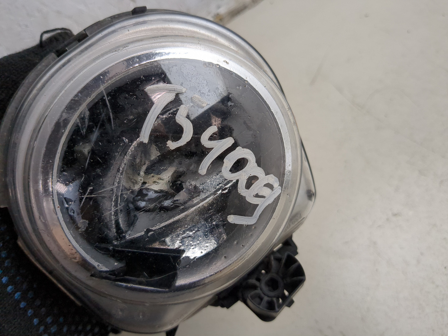 Фара противотуманная левая