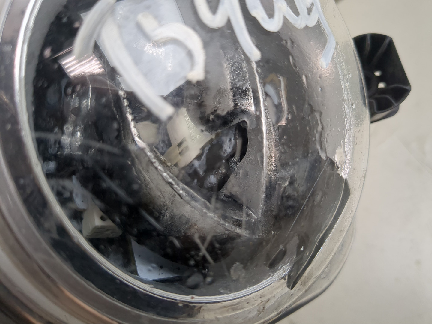 Фара противотуманная левая