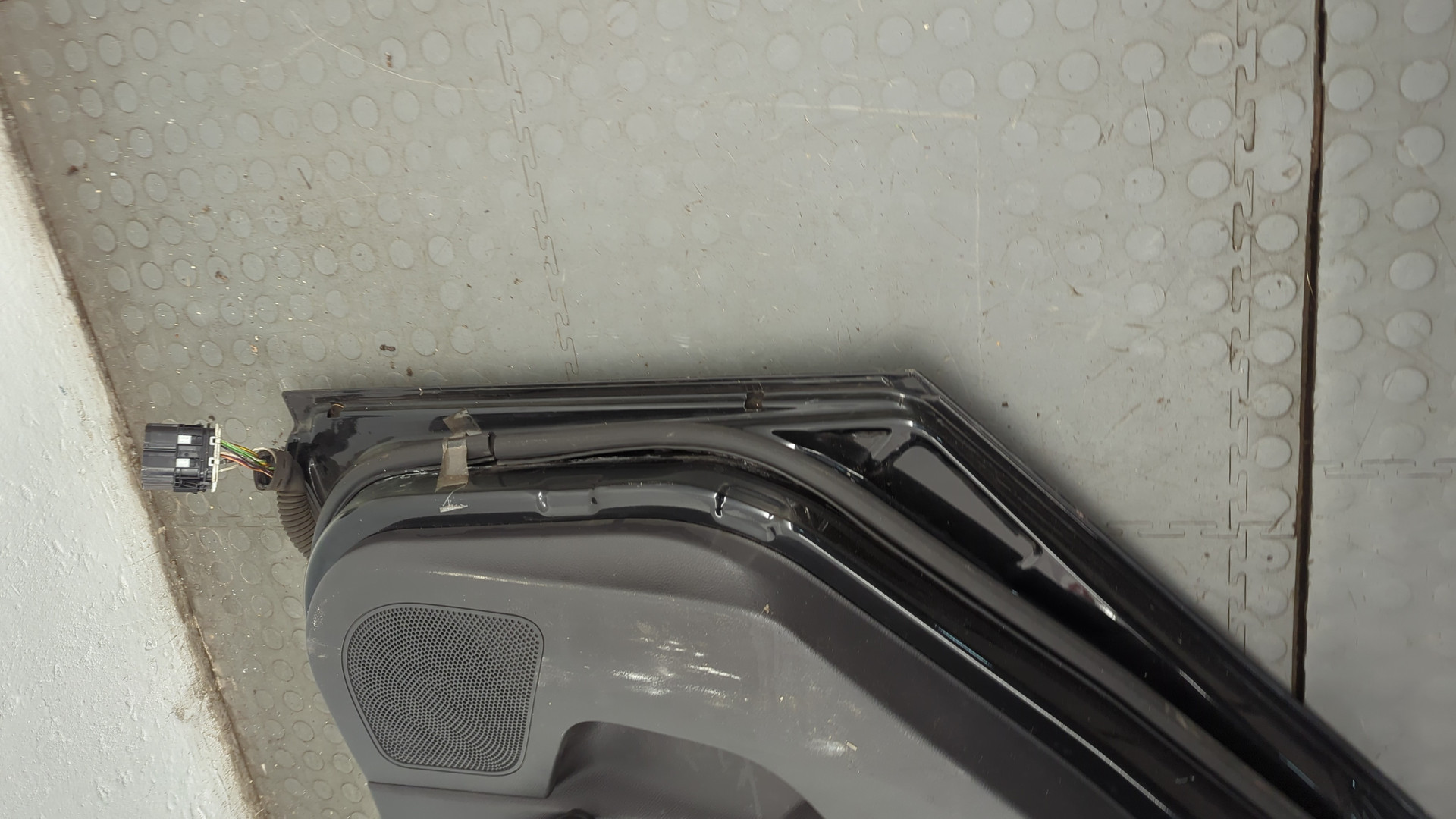 Дверь задняя левая