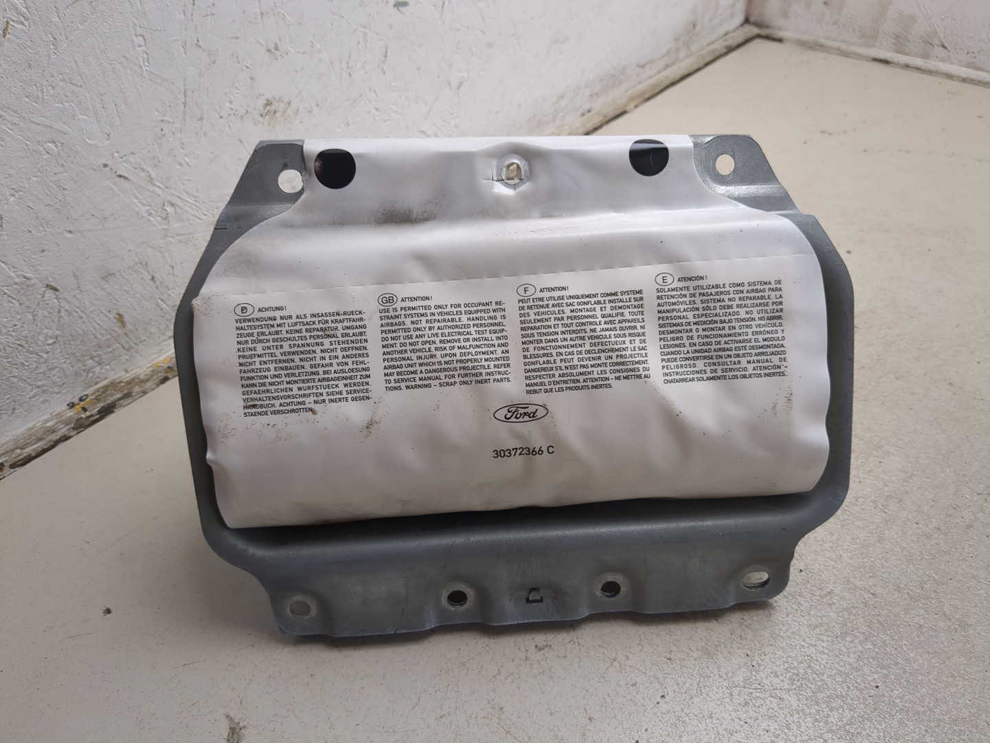 Подушка безопасности пассажирская (в торпедо)