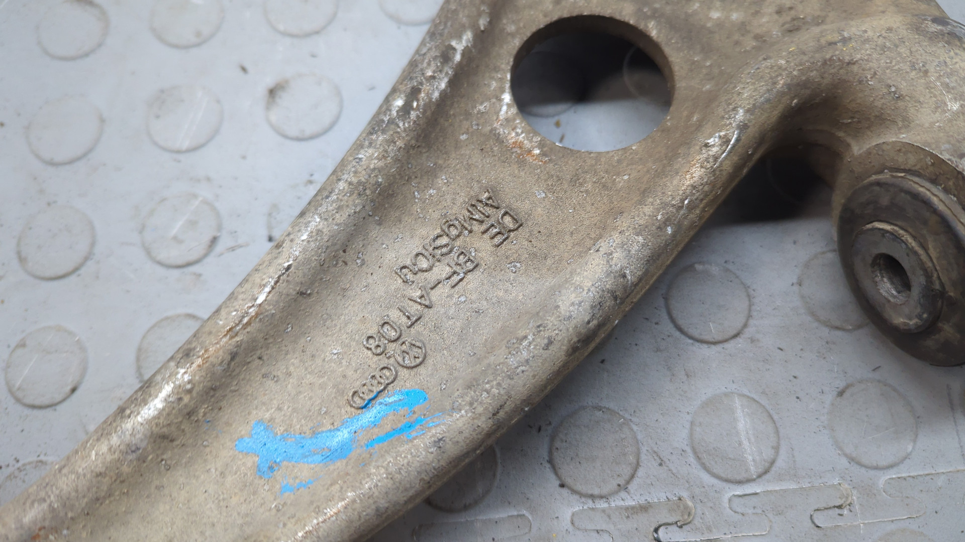 Рычаг передний