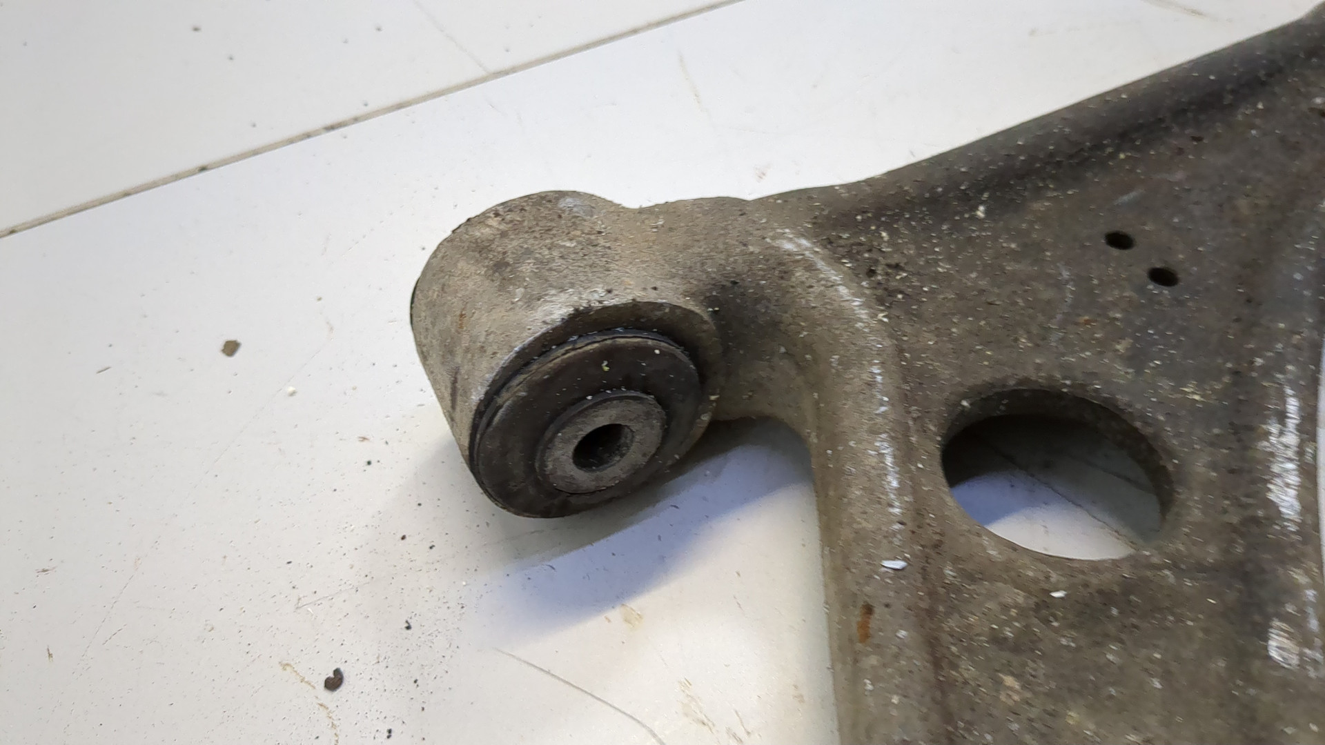 Рычаг передний