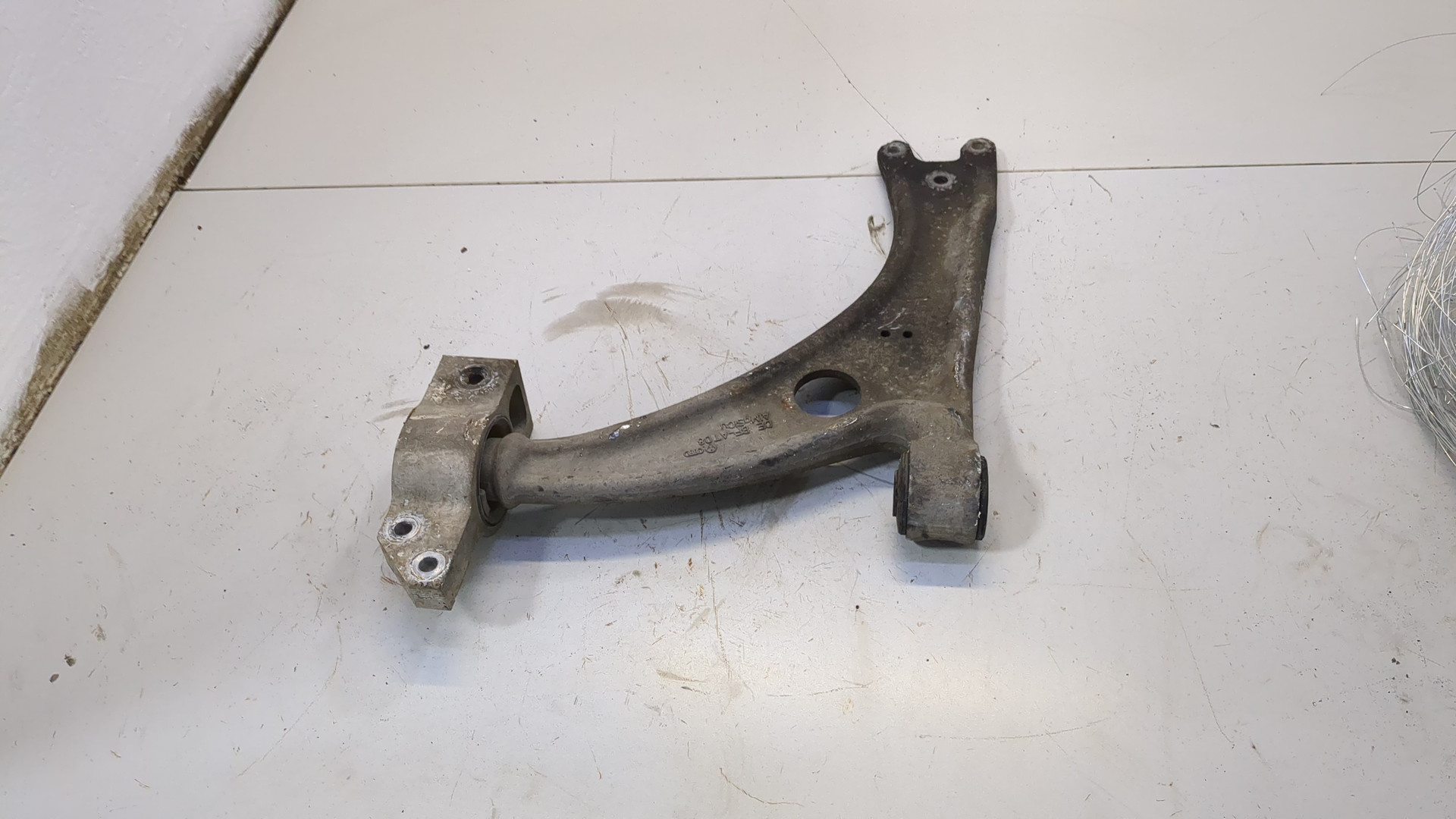 Рычаг передний