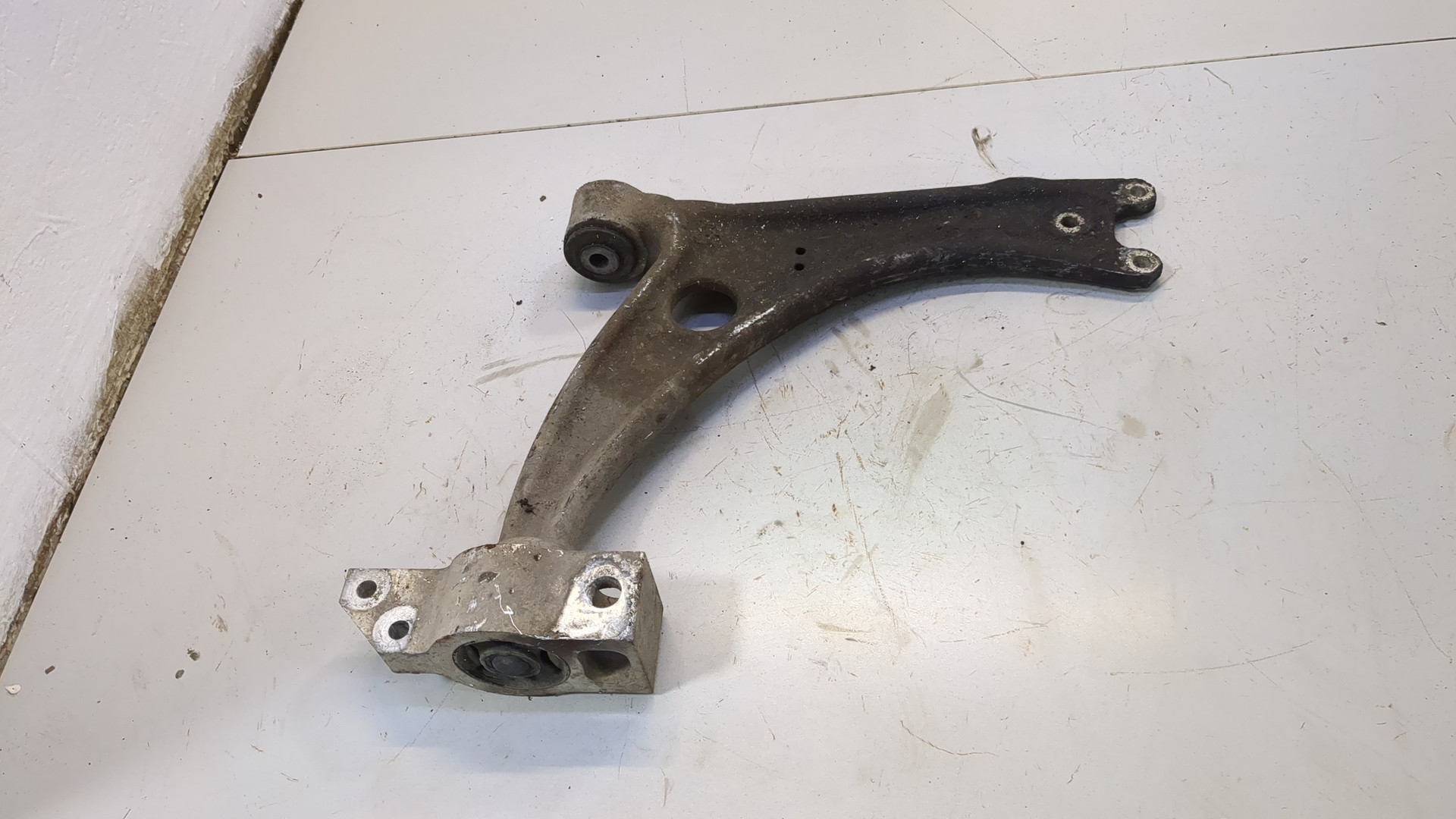 Рычаг передний