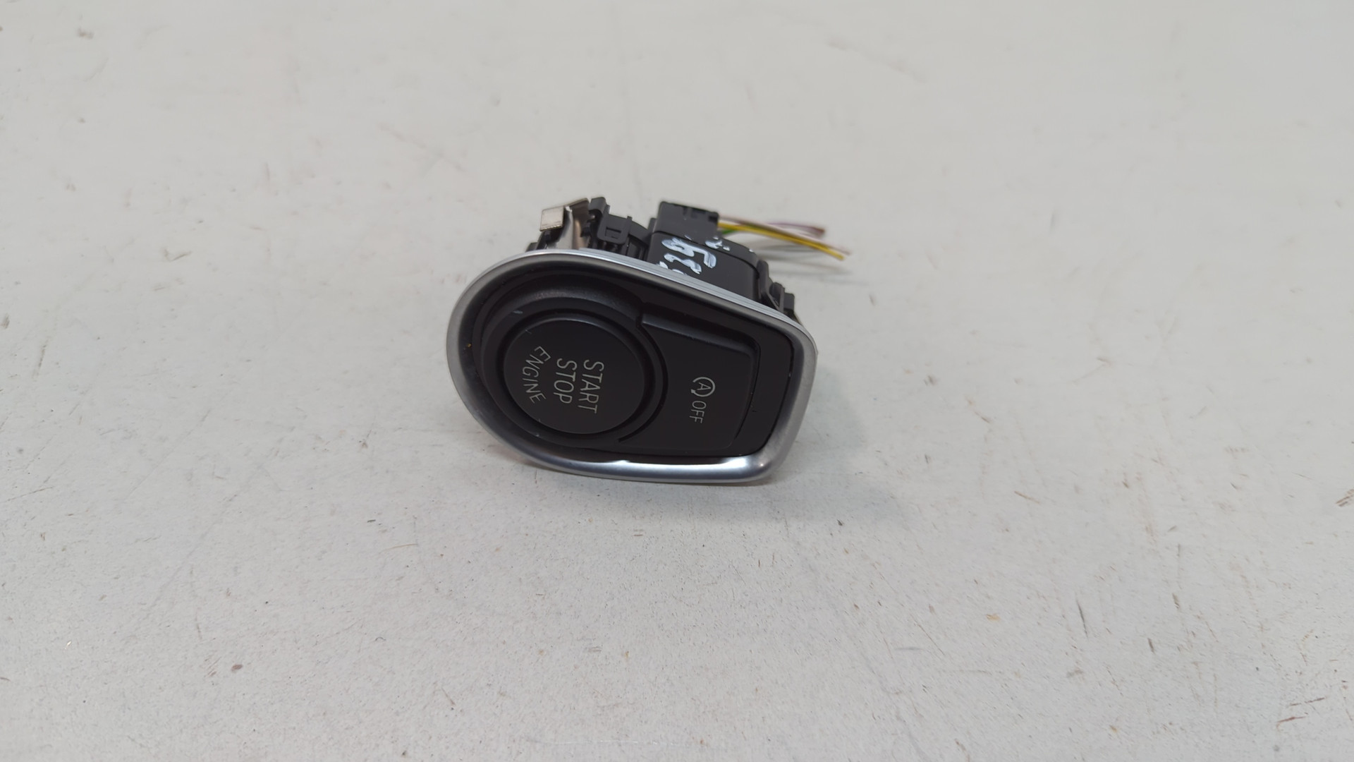 Кнопка запуска двигателя