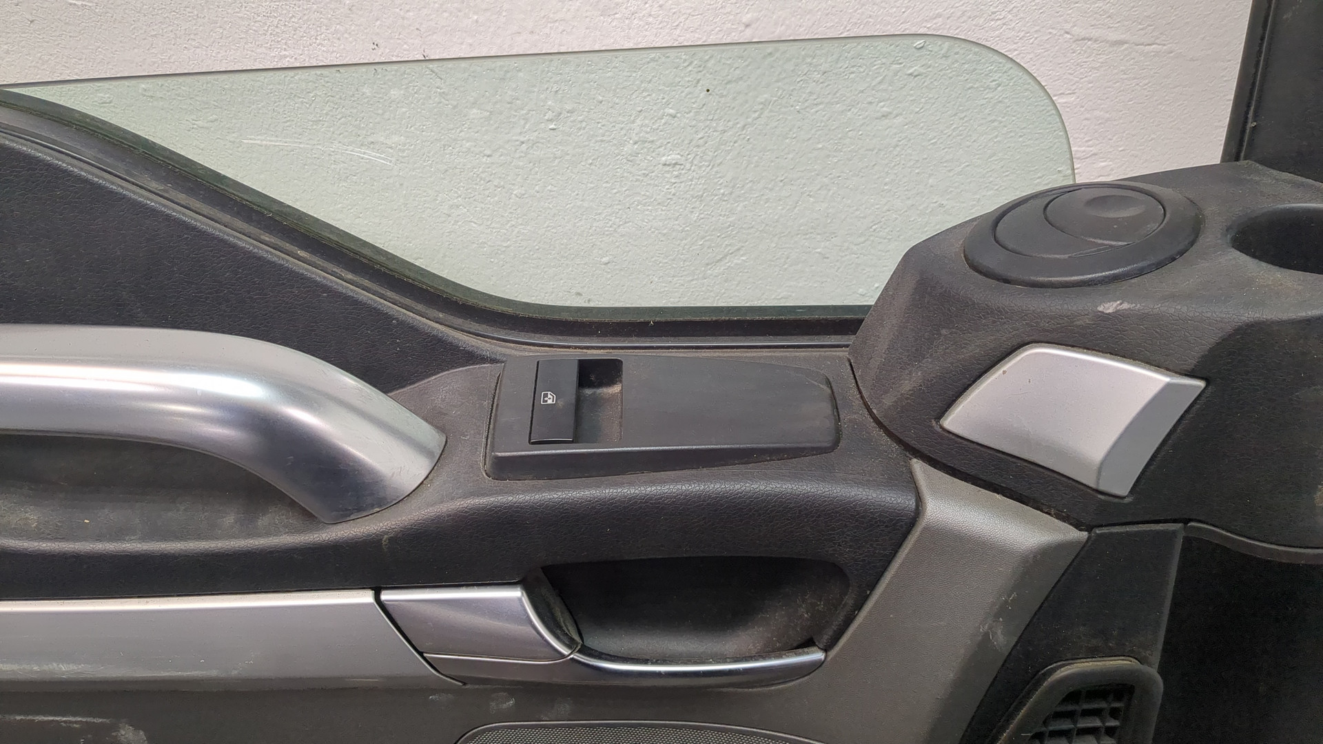 Дверь передняя левая