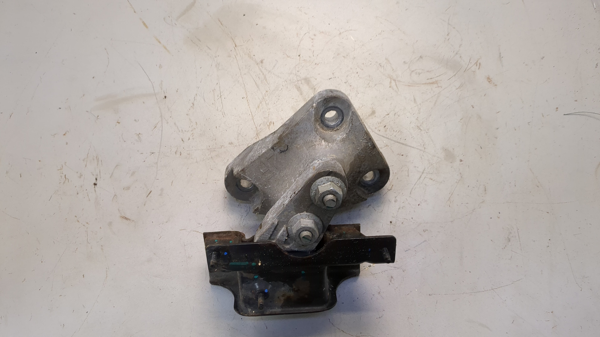 Опора двигателя