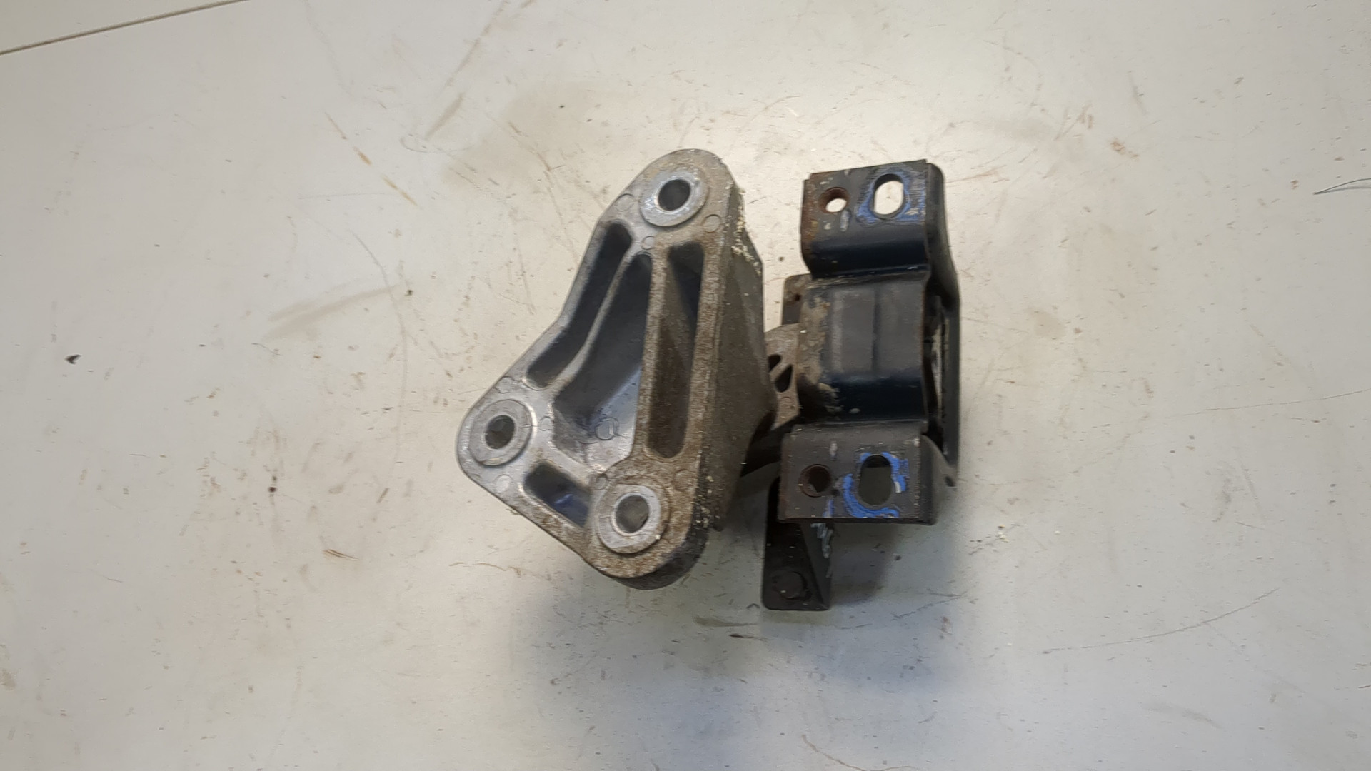 Опора двигателя